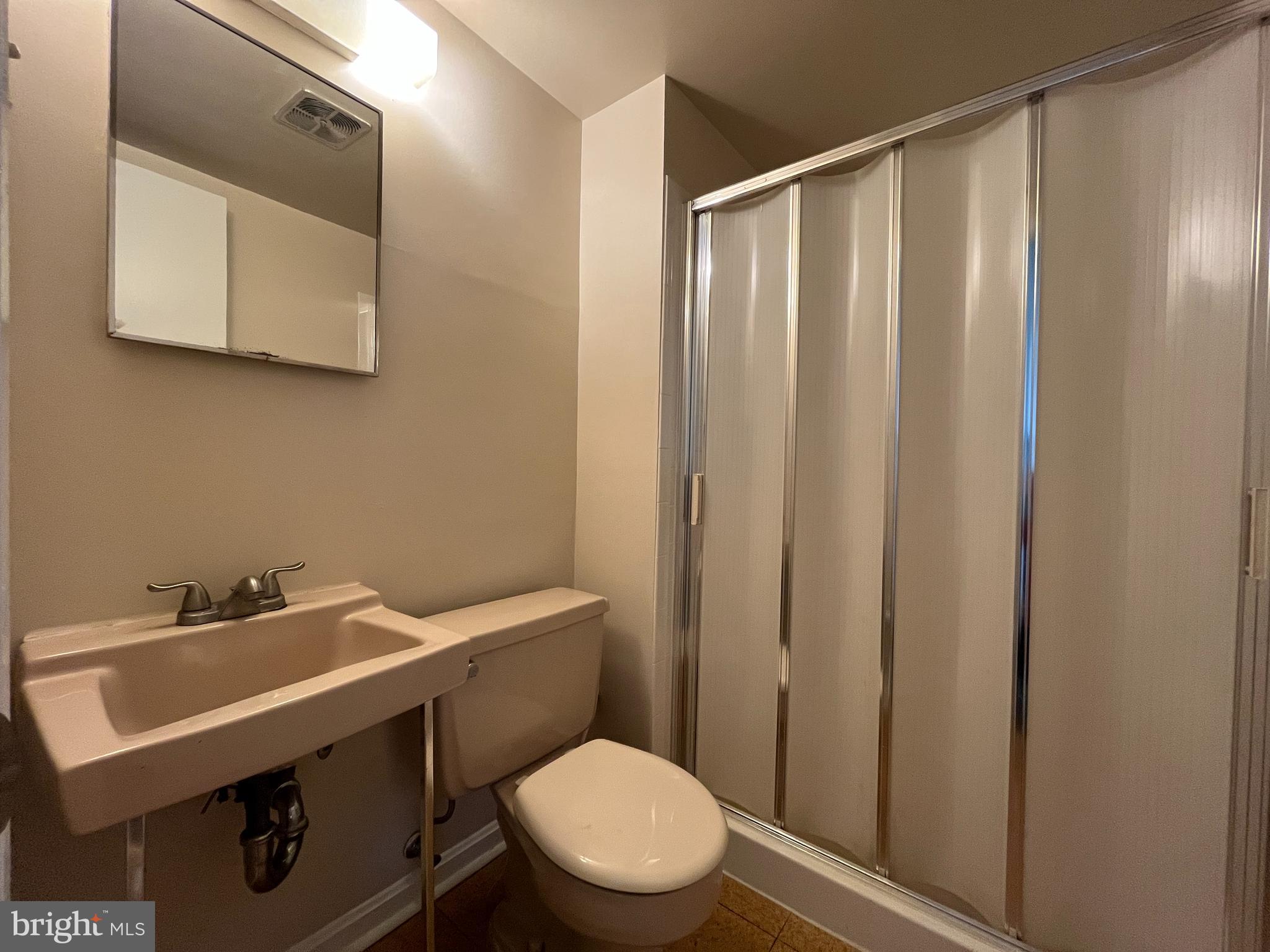 8034 Inverness Ridge Road Potomac, MD 20854 - Photo 21 of 31 Gallery Image 21