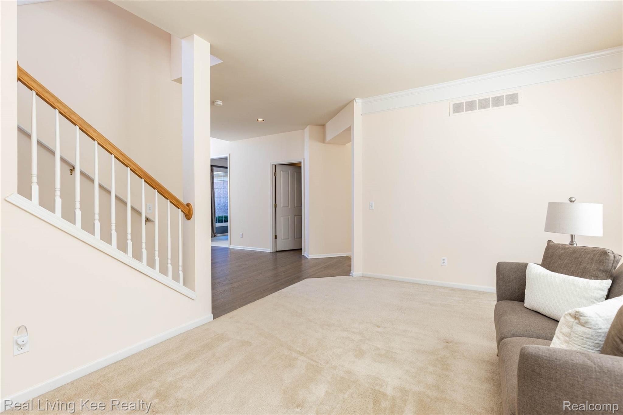 4240 Holly Lane Rochester, MI 48306 - Photo 9 of 45 4240 Holly Ln-9.jpg