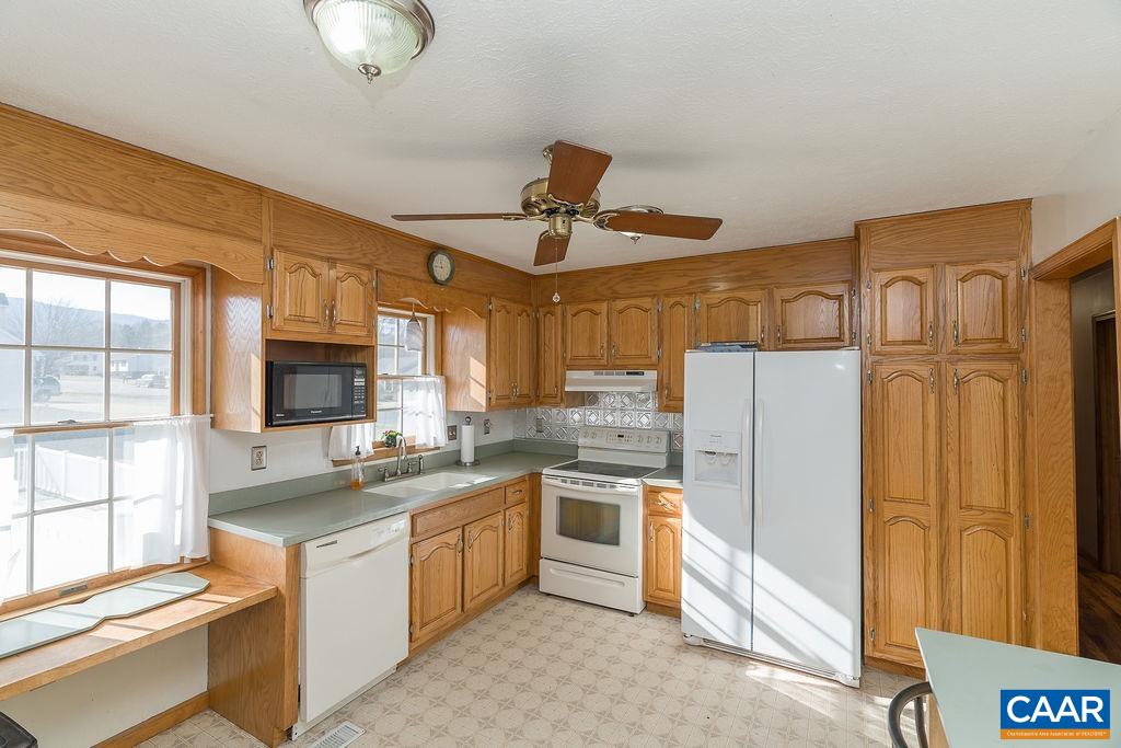 43 Dogwood Road Stuarts Draft, VA 24477 - Photo 13 of 66