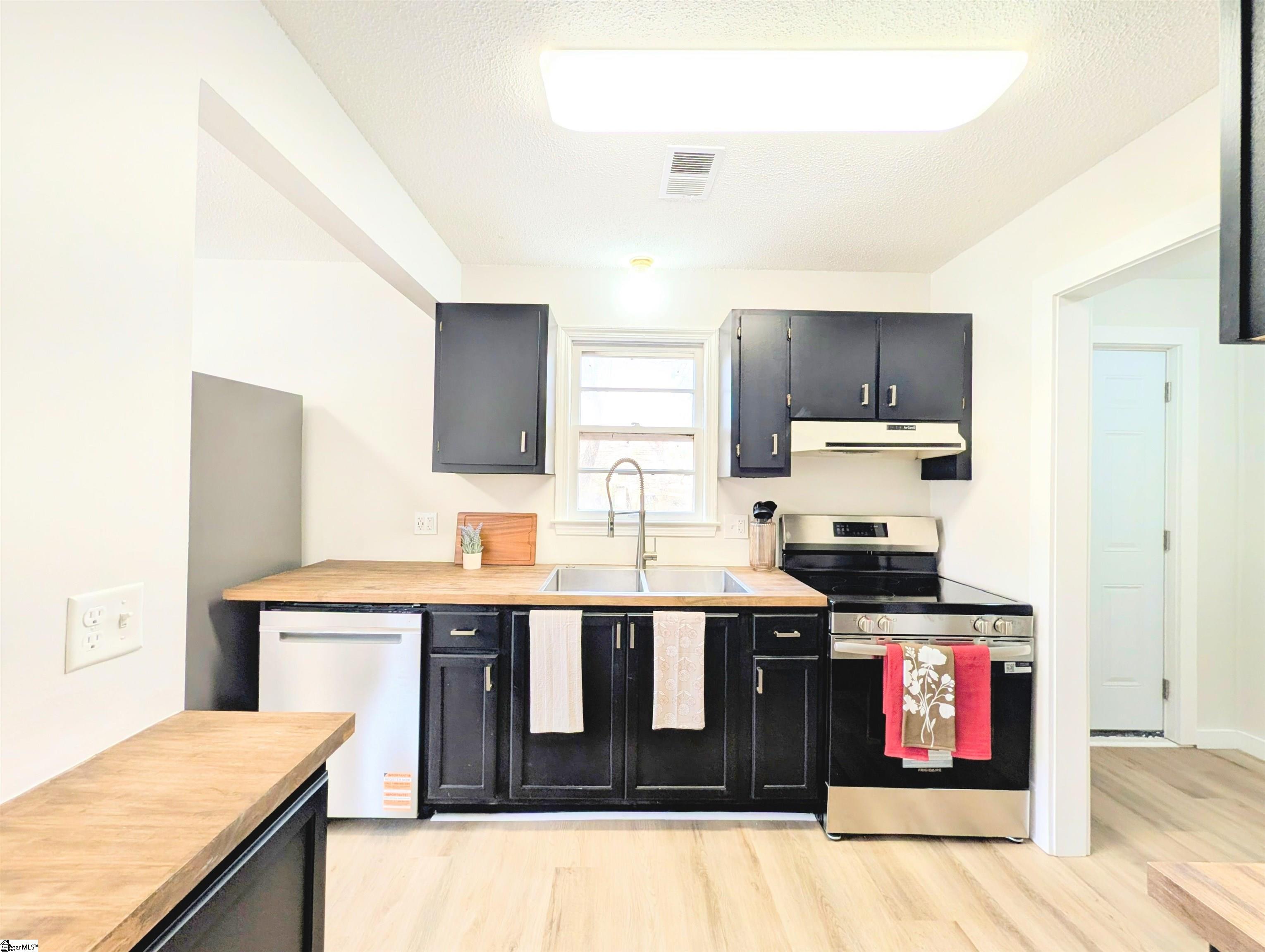 307 Jamestown Road Easley, SC 29640 - Photo 13 of 20