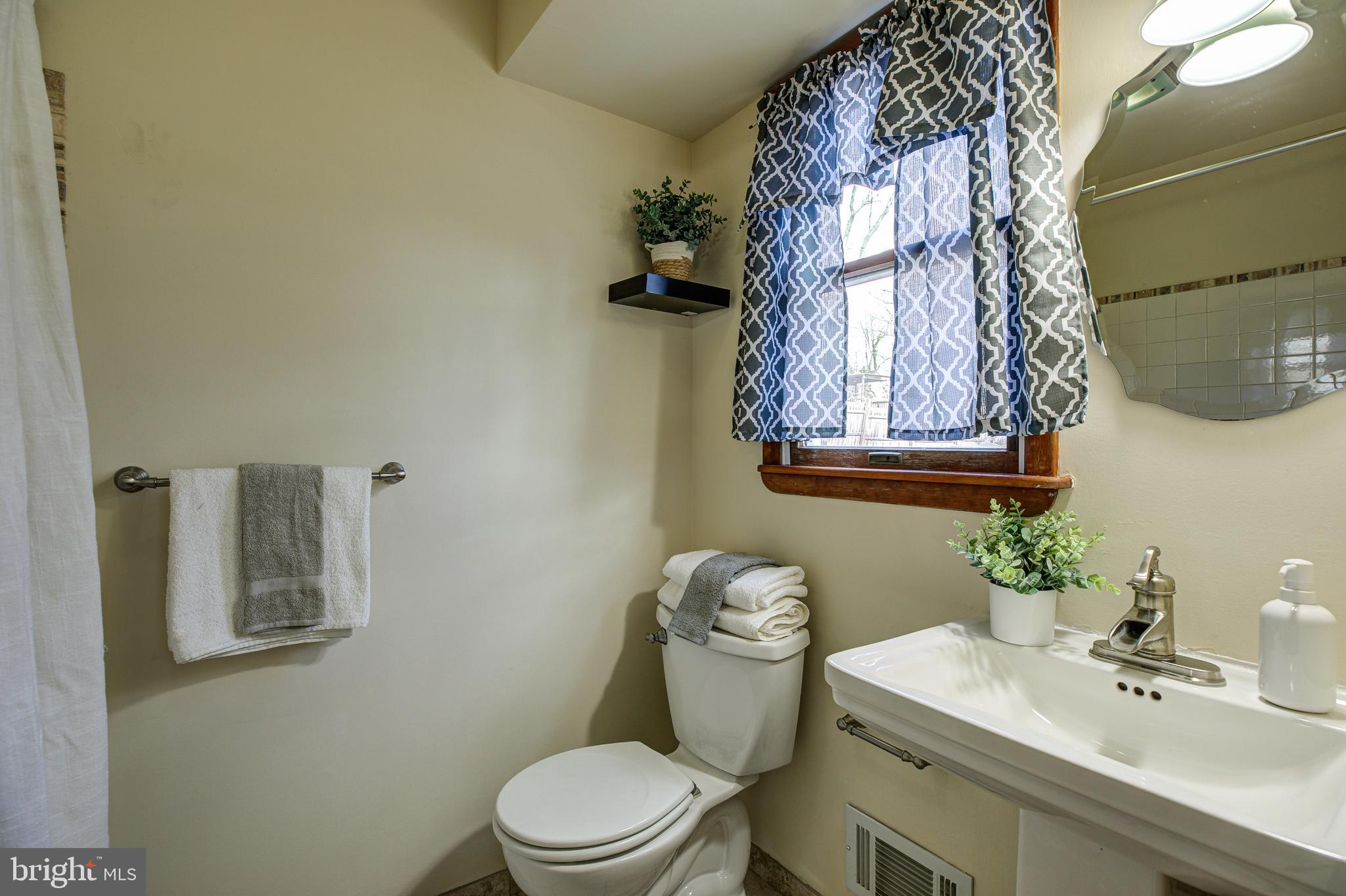 7909 Ridgely Oak Road Baltimore, MD 21234 - Photo 28 of 45