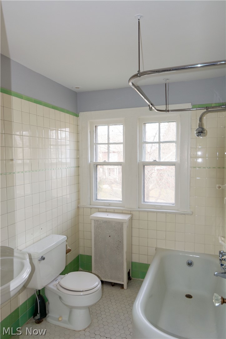 2950 Corydon Road Cleveland, OH 44118 - Photo 11 of 11 Full Bath