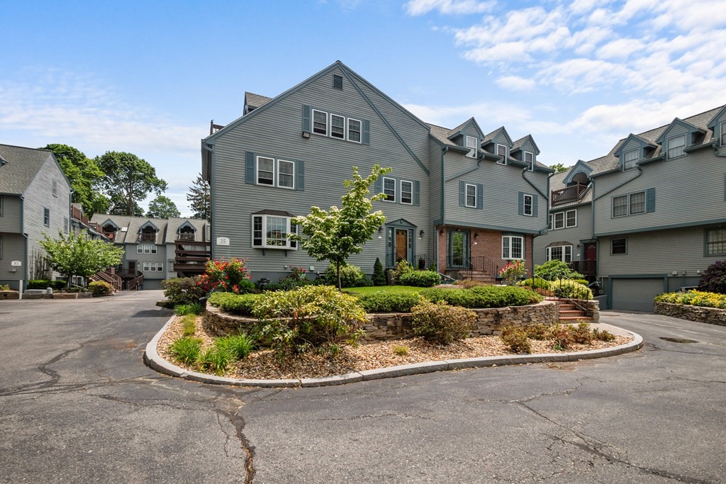 35 Merrymount Road, Unit E Quincy, MA 02169 - Photo 2 of 35 Gallery Image 2