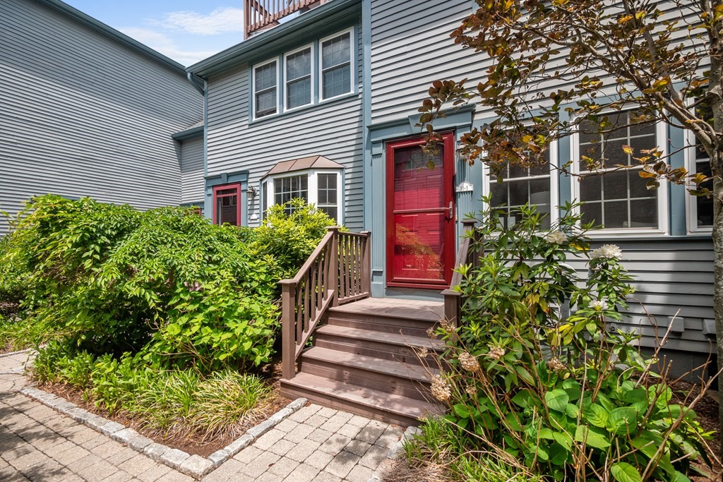 35 Merrymount Road, Unit E Quincy, MA 02169 - Photo 3 of 35 Gallery Image 3