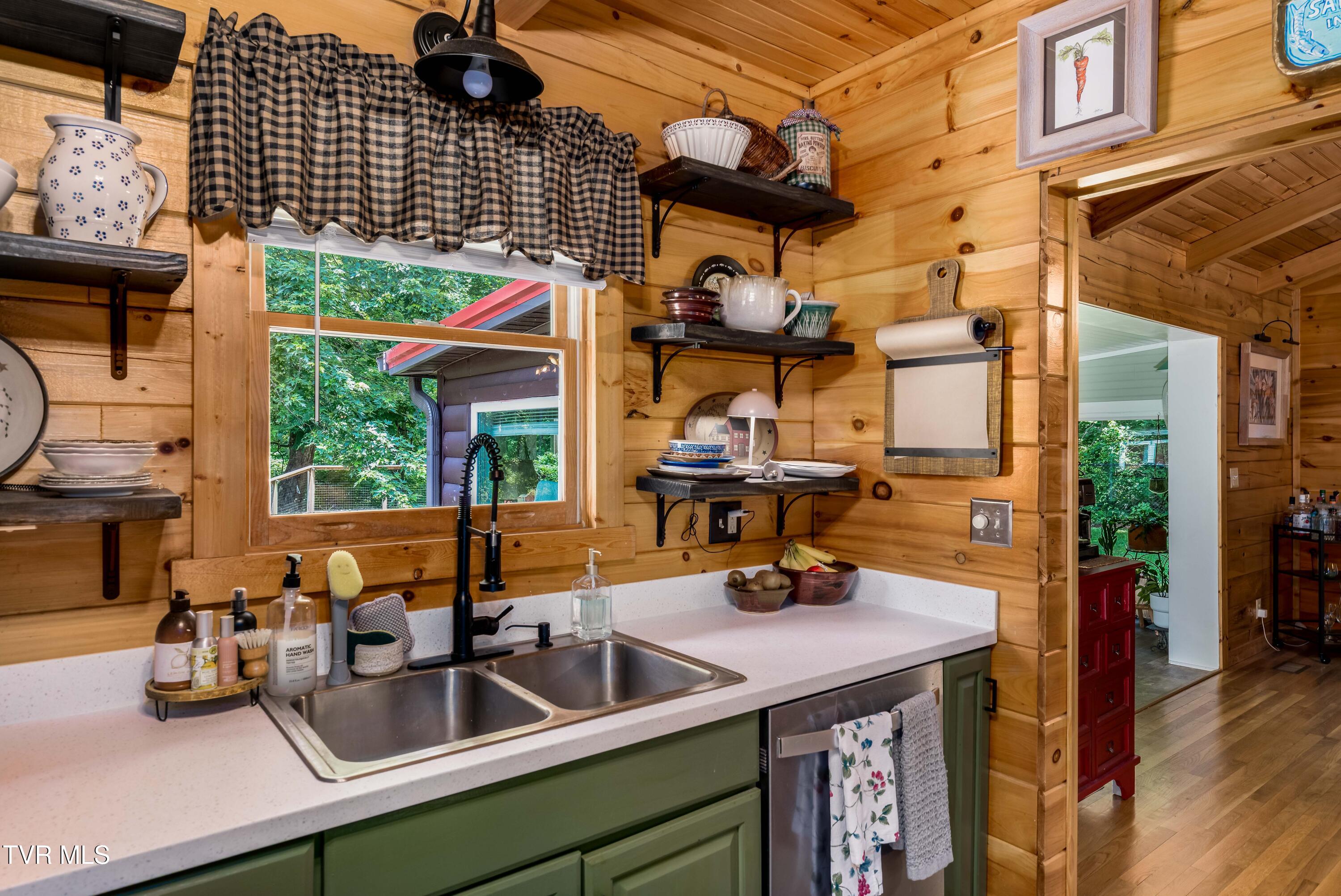135 Grindstaff Hollow Road Elizabethton, TN 37643 - Photo 34 of 116 135 Grindstaff Hollow (70 of 83)