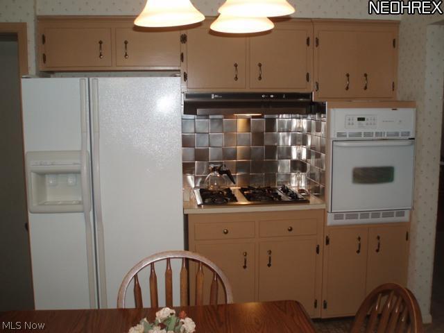 4356 Adrian Road Cleveland, OH 44121 - Photo 5 of 24