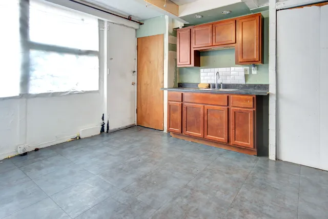 $110,000 | 829 East 48th Street, Unit D, Chicago, IL 60615