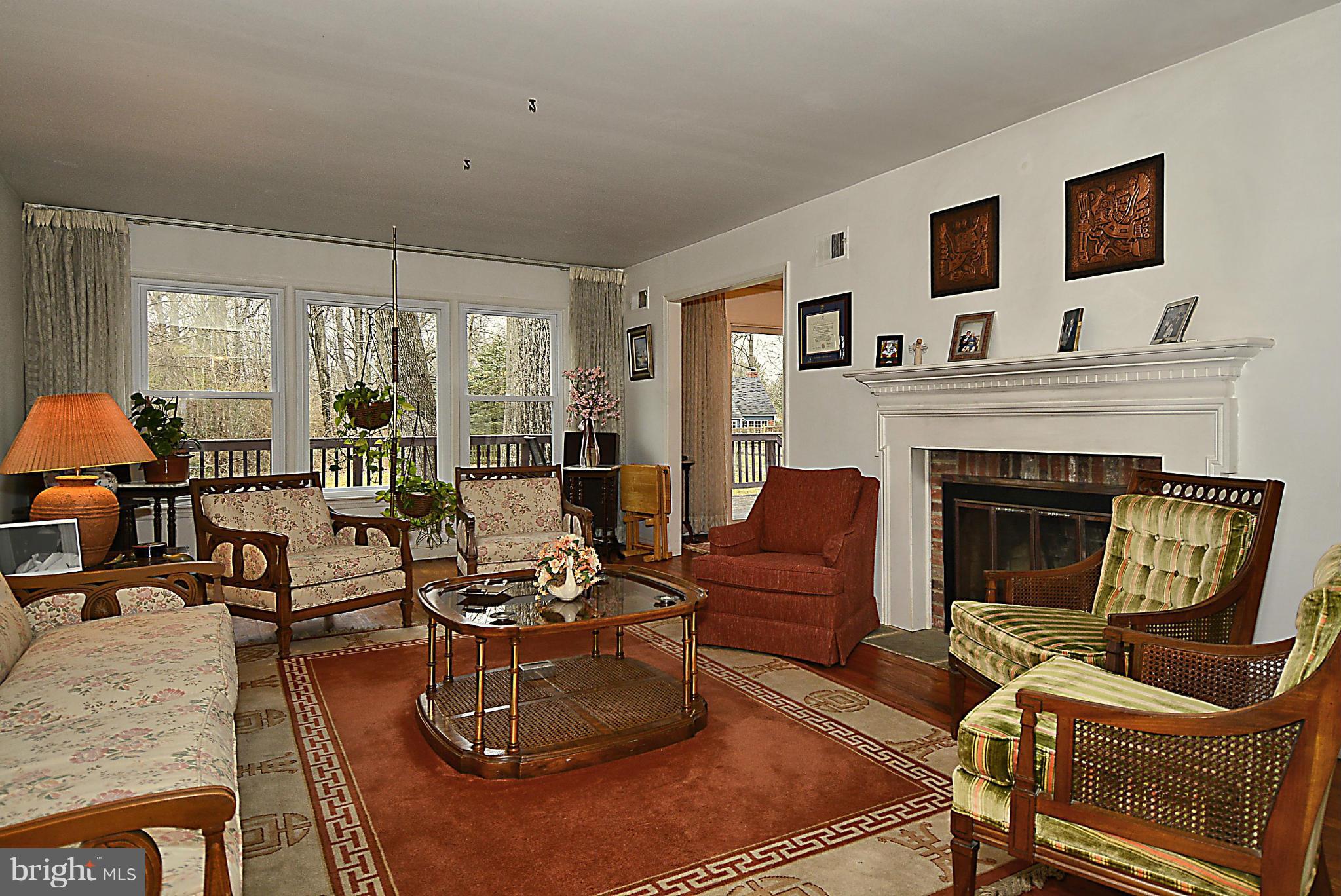 9102 Seven Locks Road Bethesda, MD 20817 - Photo 2 of 28 Living Room