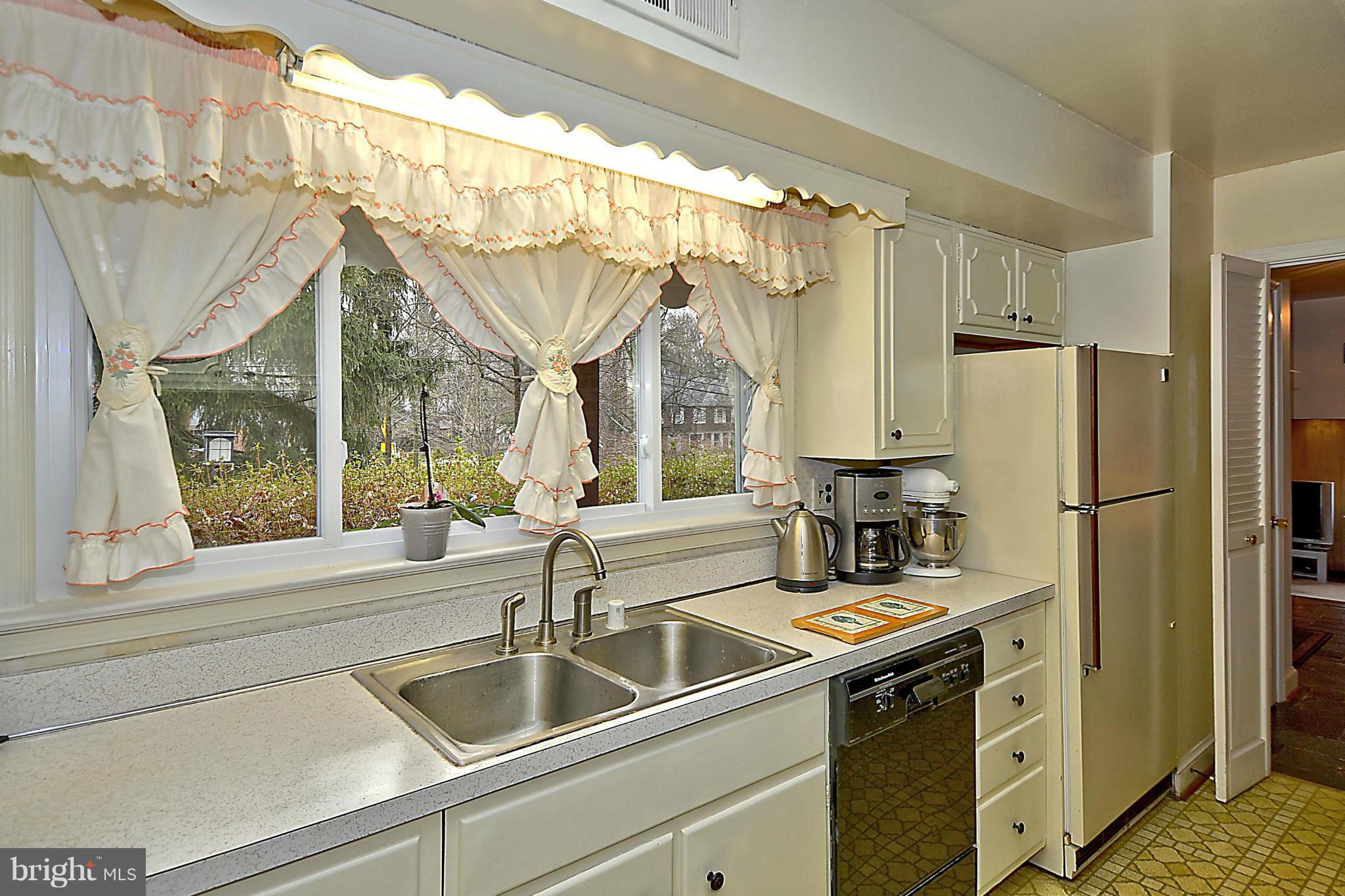 9102 Seven Locks Road Bethesda, MD 20817 - Photo 12 of 28 Kitchen