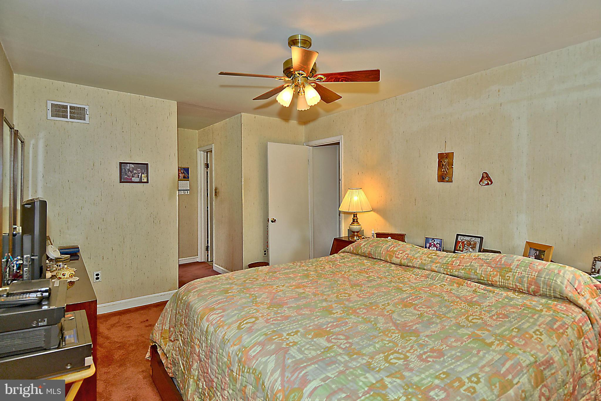 9102 Seven Locks Road Bethesda, MD 20817 - Photo 14 of 28 Bedroom (Master)