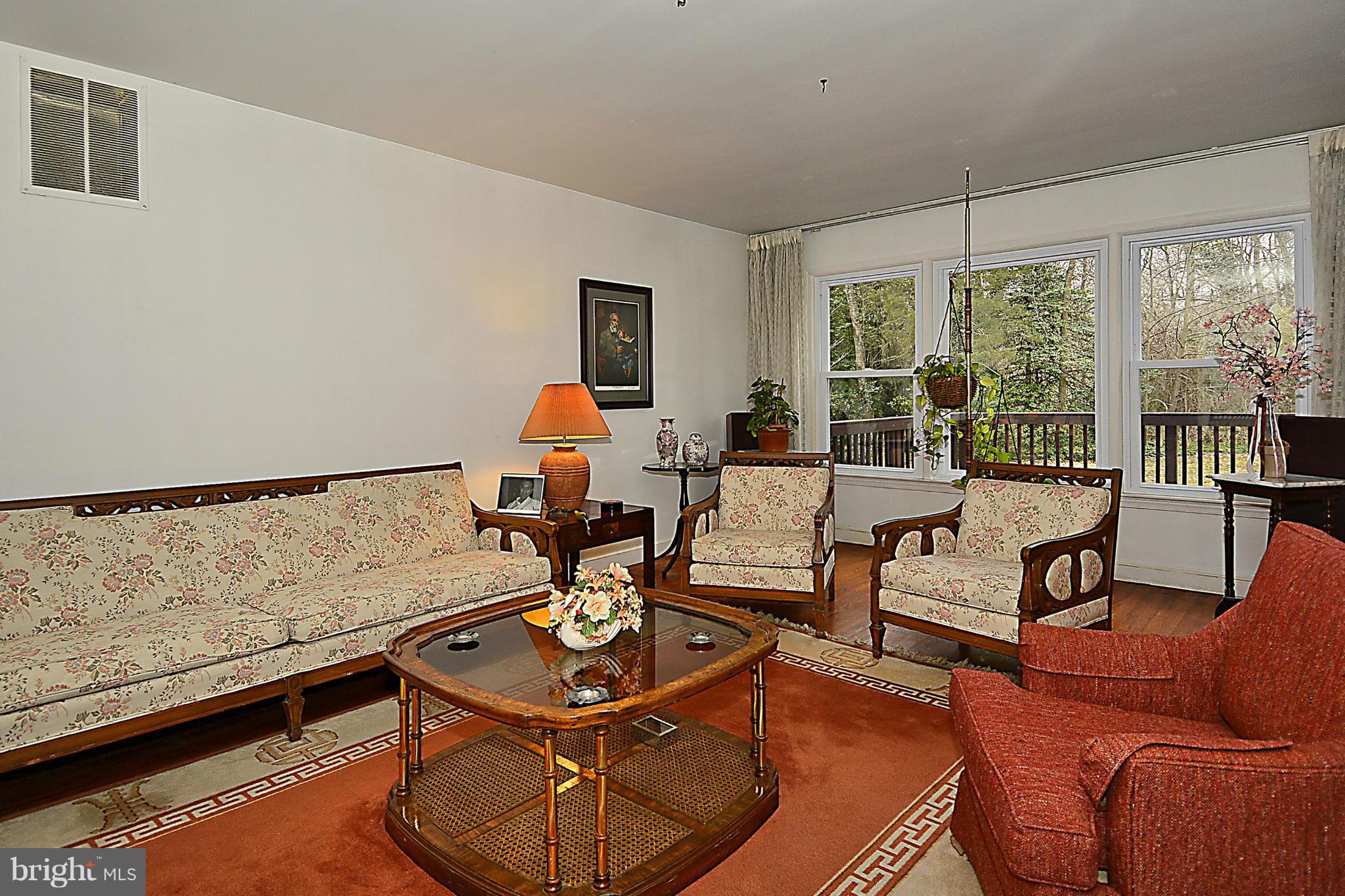 9102 Seven Locks Road Bethesda, MD 20817 - Photo 3 of 28 Living Room