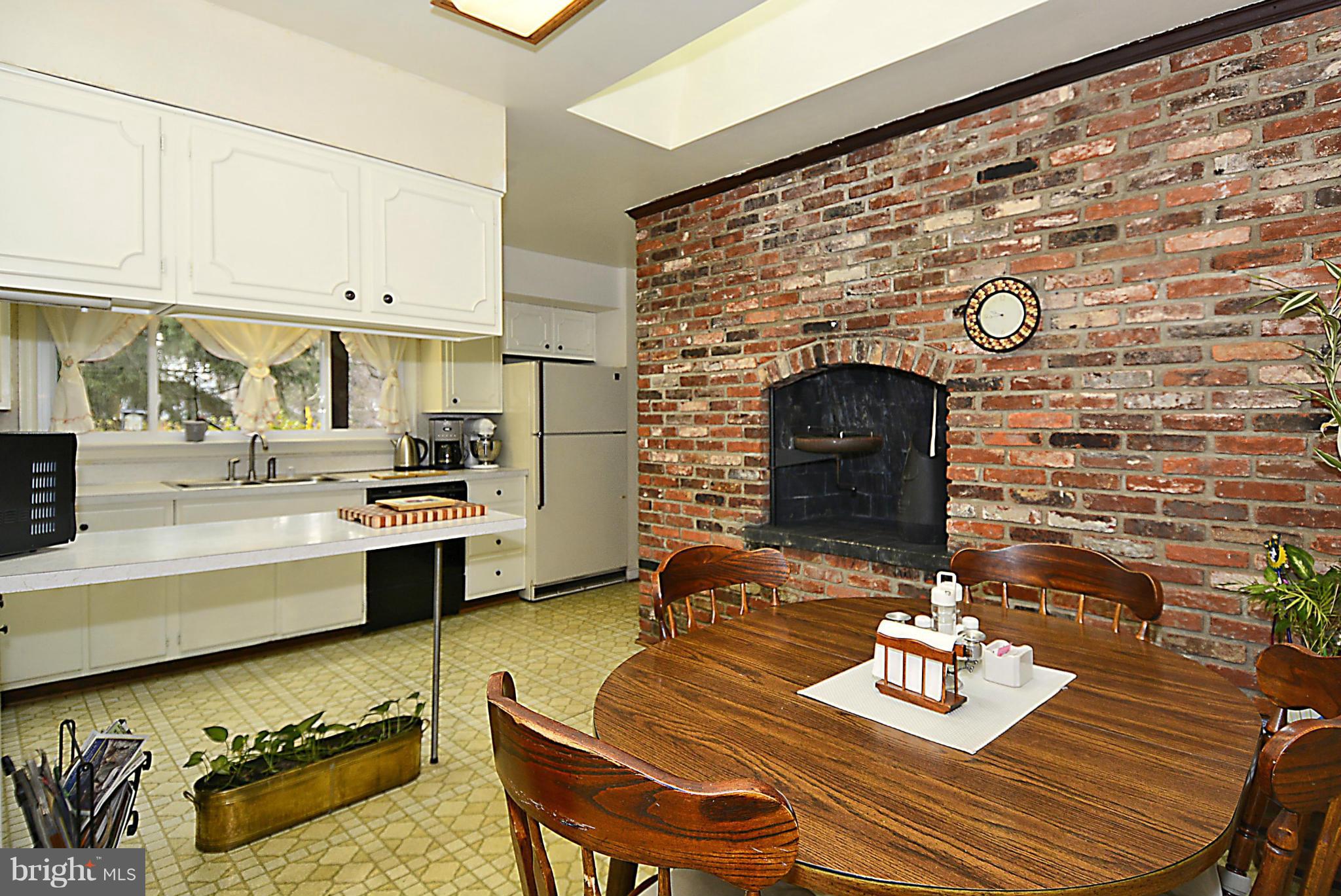 9102 Seven Locks Road Bethesda, MD 20817 - Photo 8 of 28 Breakfast area