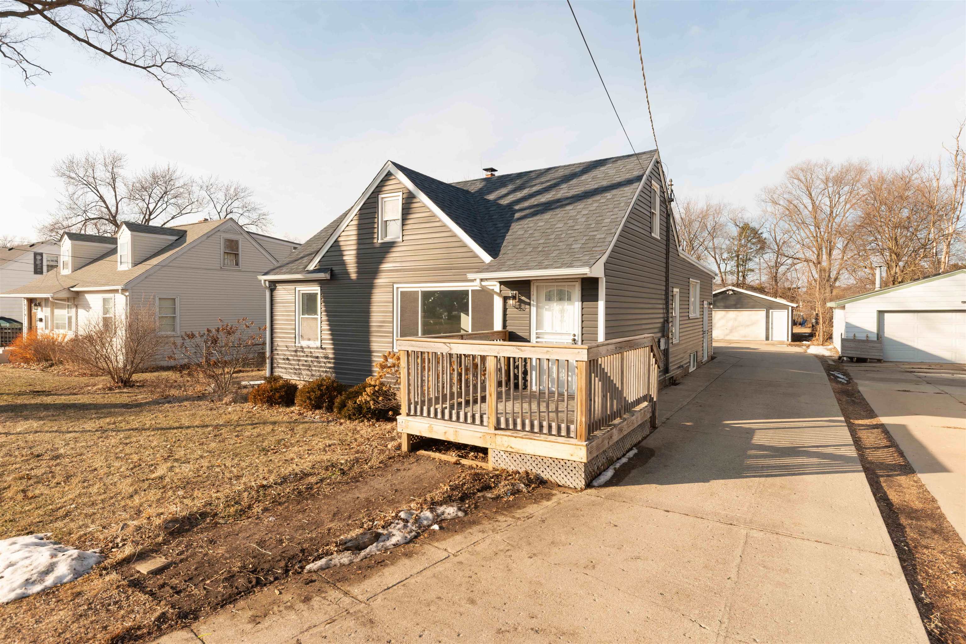 938 East Riverside Boulevard Loves Park, IL 61111 - Photo 2 of 63