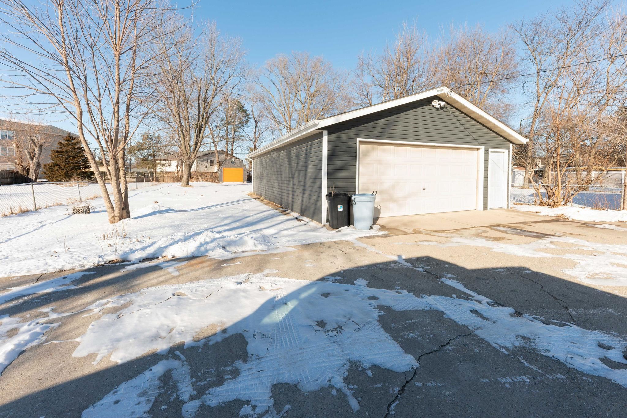 938 East Riverside Boulevard Loves Park, IL 61111 - Photo 35 of 63