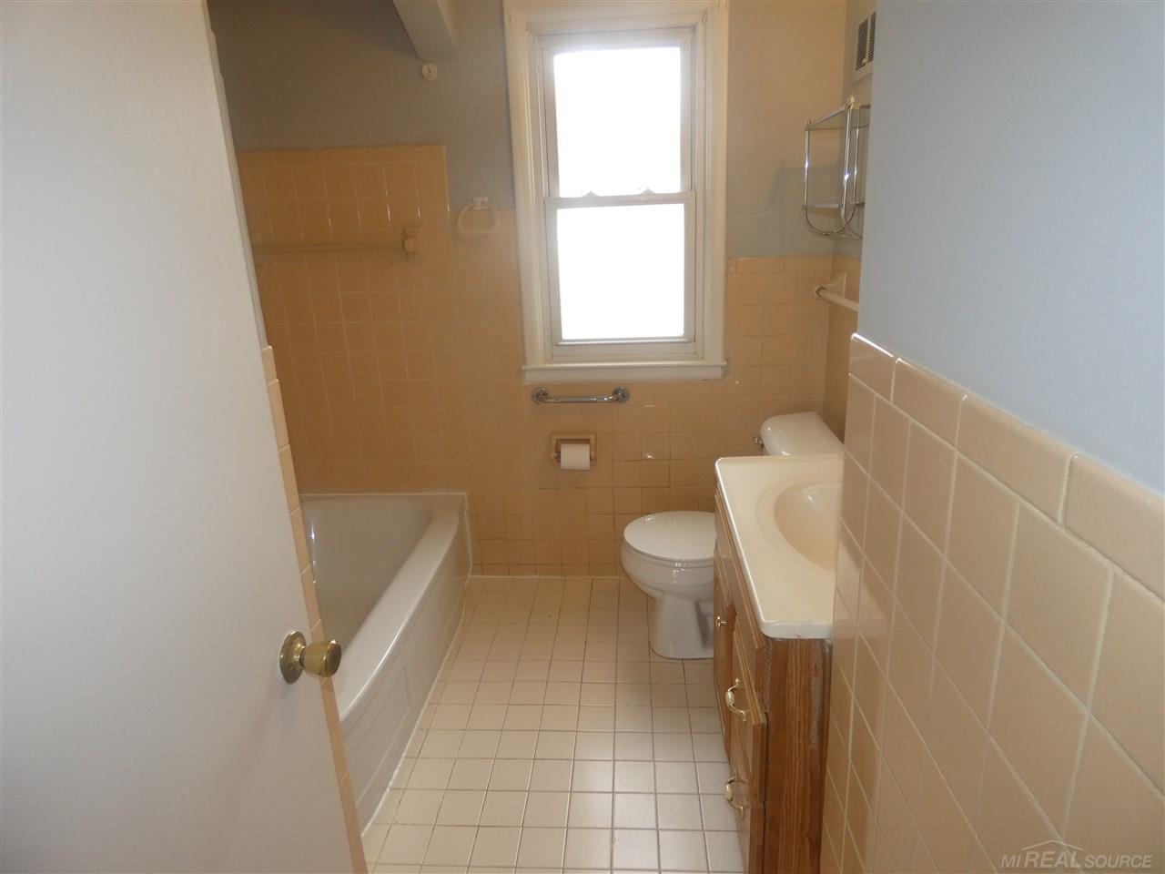 18049 Stephens Eastpointe, MI 48021 - Photo 8 of 12