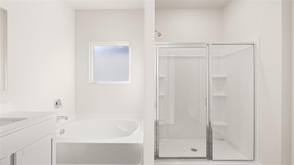 214 Cattle Drive Perry, GA 31069 - Photo 25 of 39 a bathroom with a bathtub