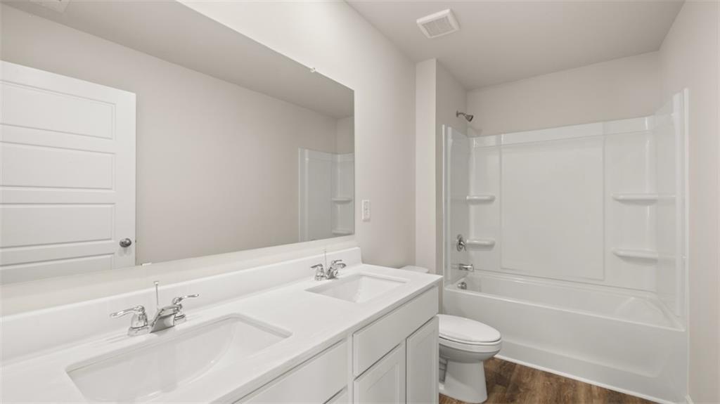 214 Cattle Drive Perry, GA 31069 - Photo 33 of 39 a bathroom with a sink a toilet and shower