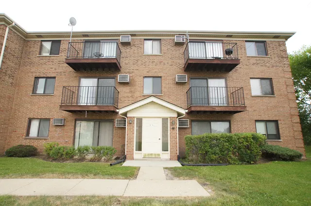 $1,400 | 9290 Hamilton Court, Unit A, Des Plaines, IL 60016