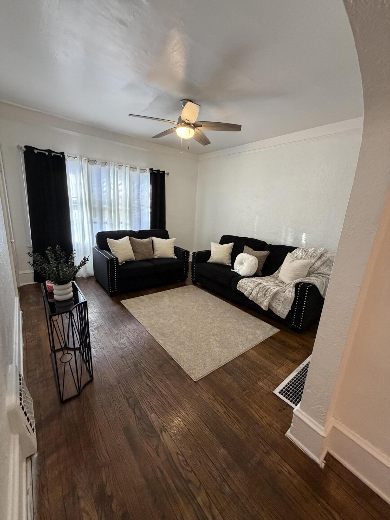 3214 North 11th Street Milwaukee, WI 53206 - Photo 2 of 12 Living Room