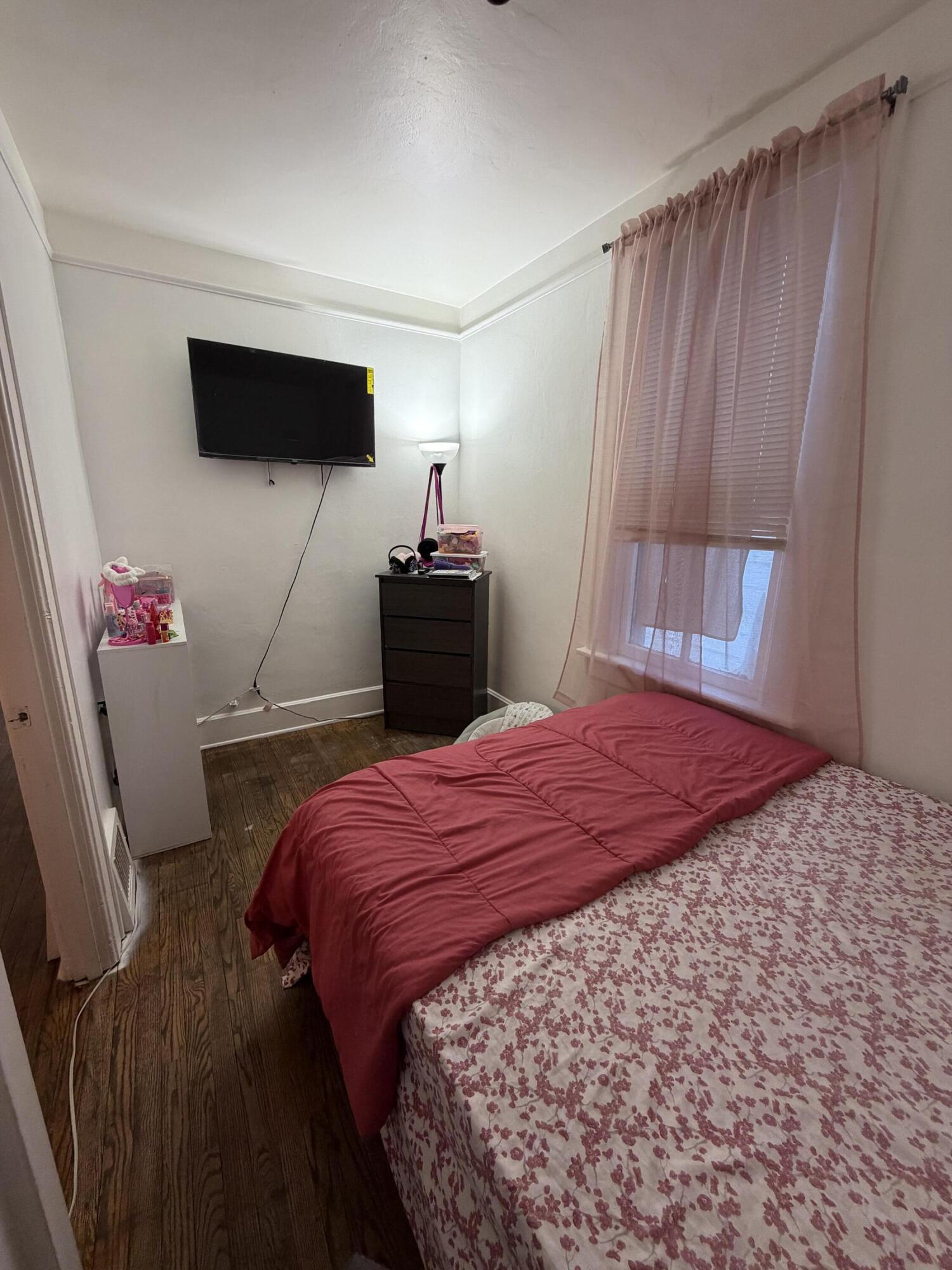 3214 North 11th Street Milwaukee, WI 53206 - Photo 4 of 12 Bedroom 1