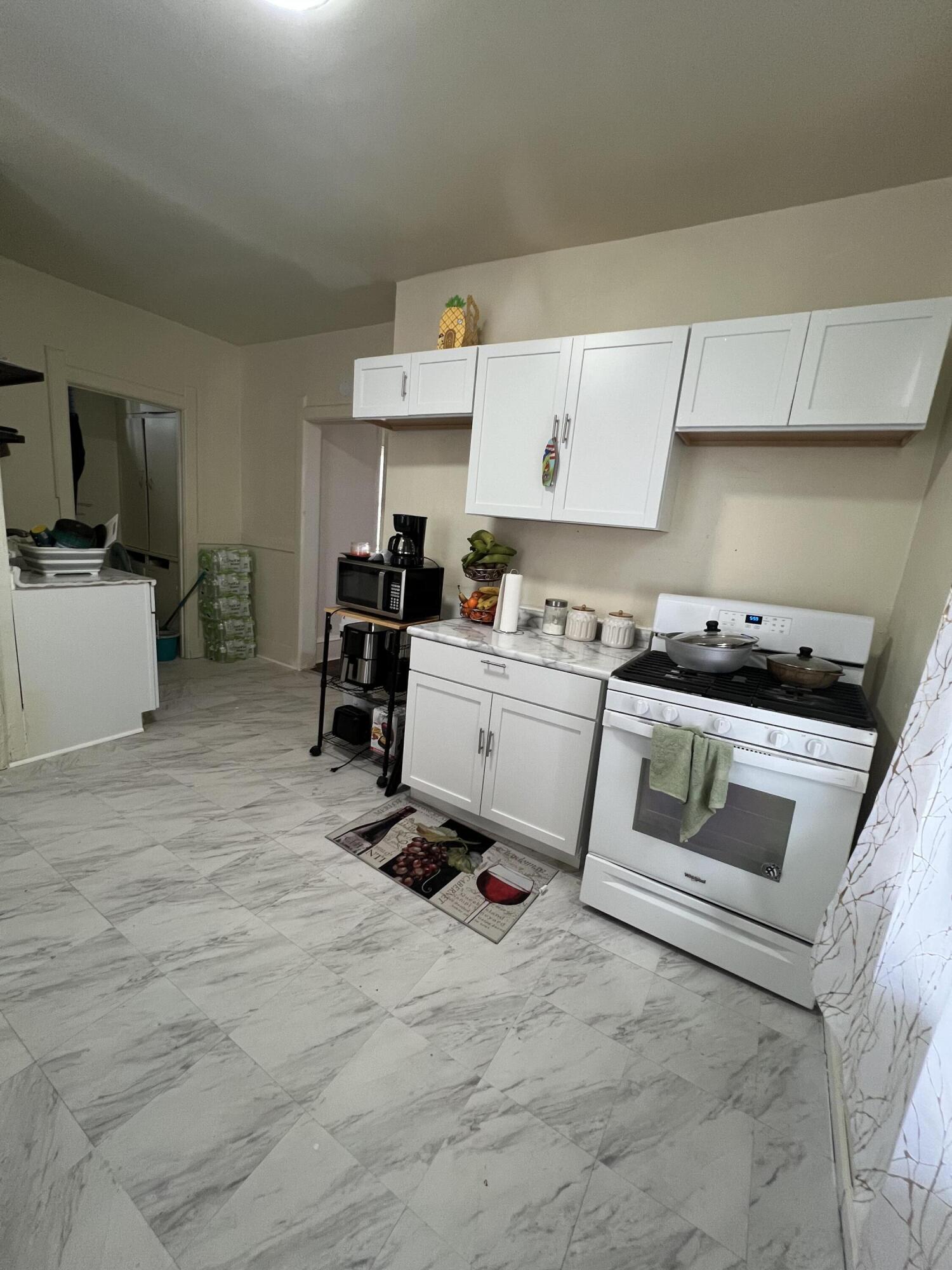 3214 North 11th Street Milwaukee, WI 53206 - Photo 7 of 12 Kitchen