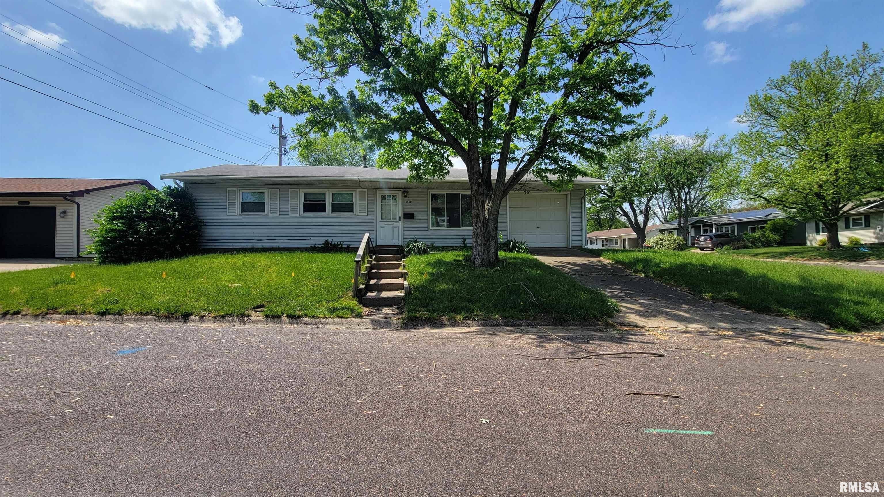 1419 Jefferson Street Pekin, IL 61554 - Photo 1 of 11
