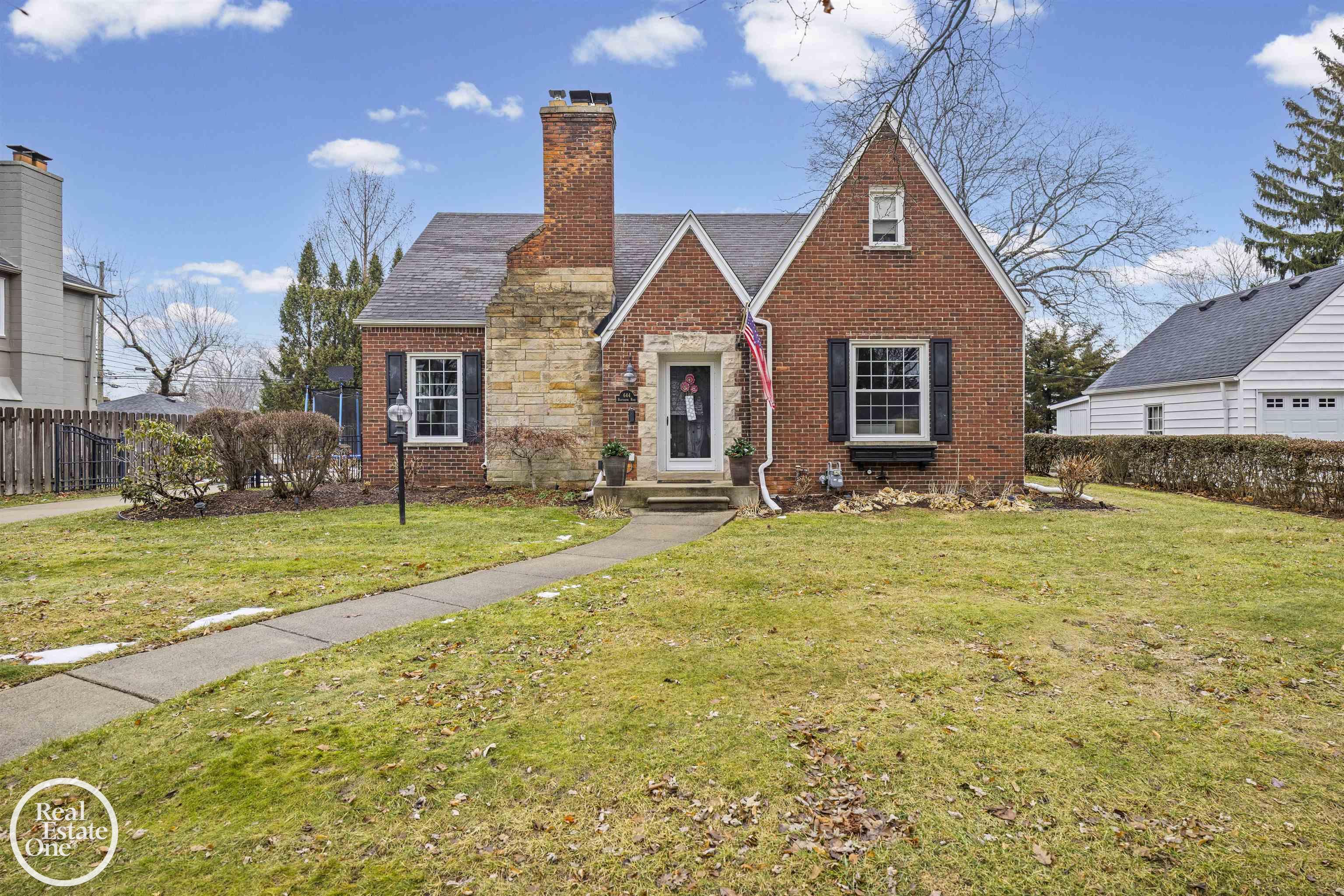 644 Hawthorne Road Grosse Pointe, MI 48236 - Photo 59 of 79 50197100-8ec5b589-ee67-4435-9462-da387d60211c.JPG