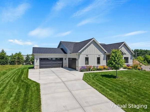 $949,900 | 6854 Karolina Way, Sun Prairie, WI 53590
