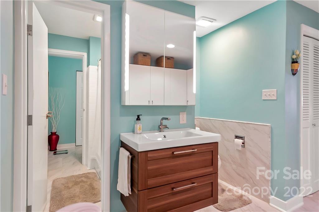 1300 Reece Road, Unit 117 Charlotte, NC 28209 - Photo 6 of 21 Gallery Image 6