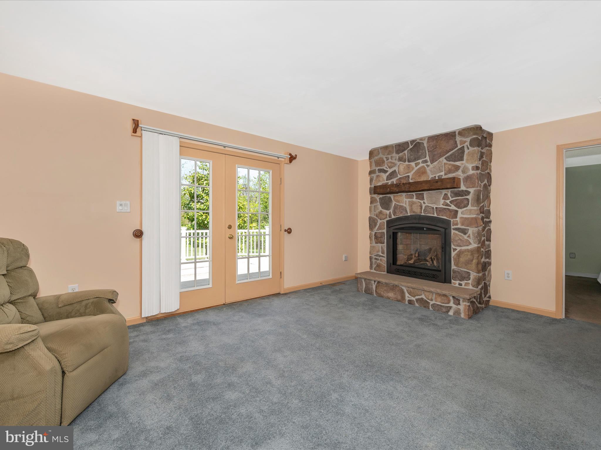 13910 Dry Run Road Clear Spring, MD 21722 - Photo 11 of 43 Living Room