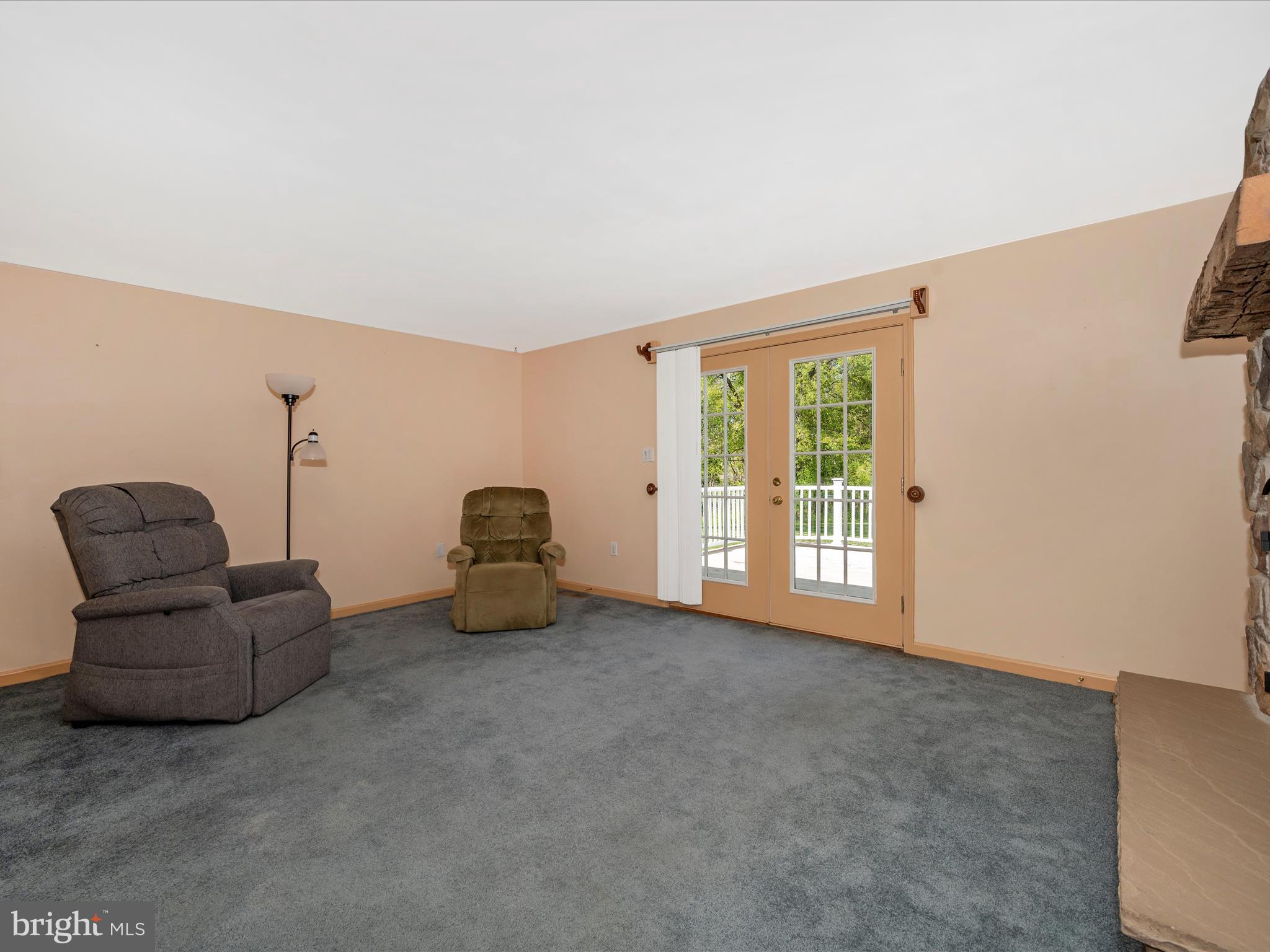 13910 Dry Run Road Clear Spring, MD 21722 - Photo 3 of 43 Living Room