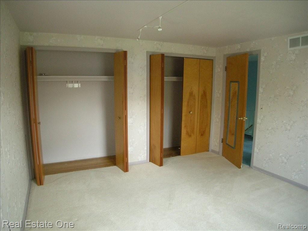 25355 Branchaster Road Farmington, MI 48336 - Photo 15 of 23 Closets, Closets