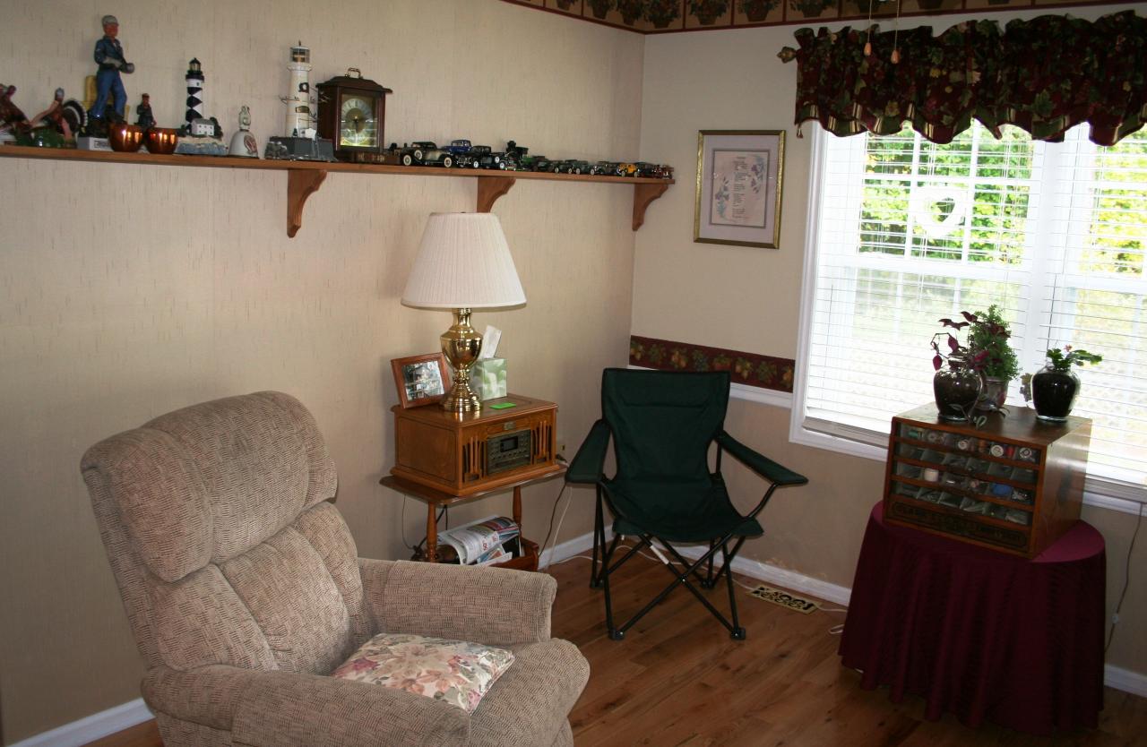 26 Village Road Lewisburg, WV 24901 - Photo 11 of 15 Family Room