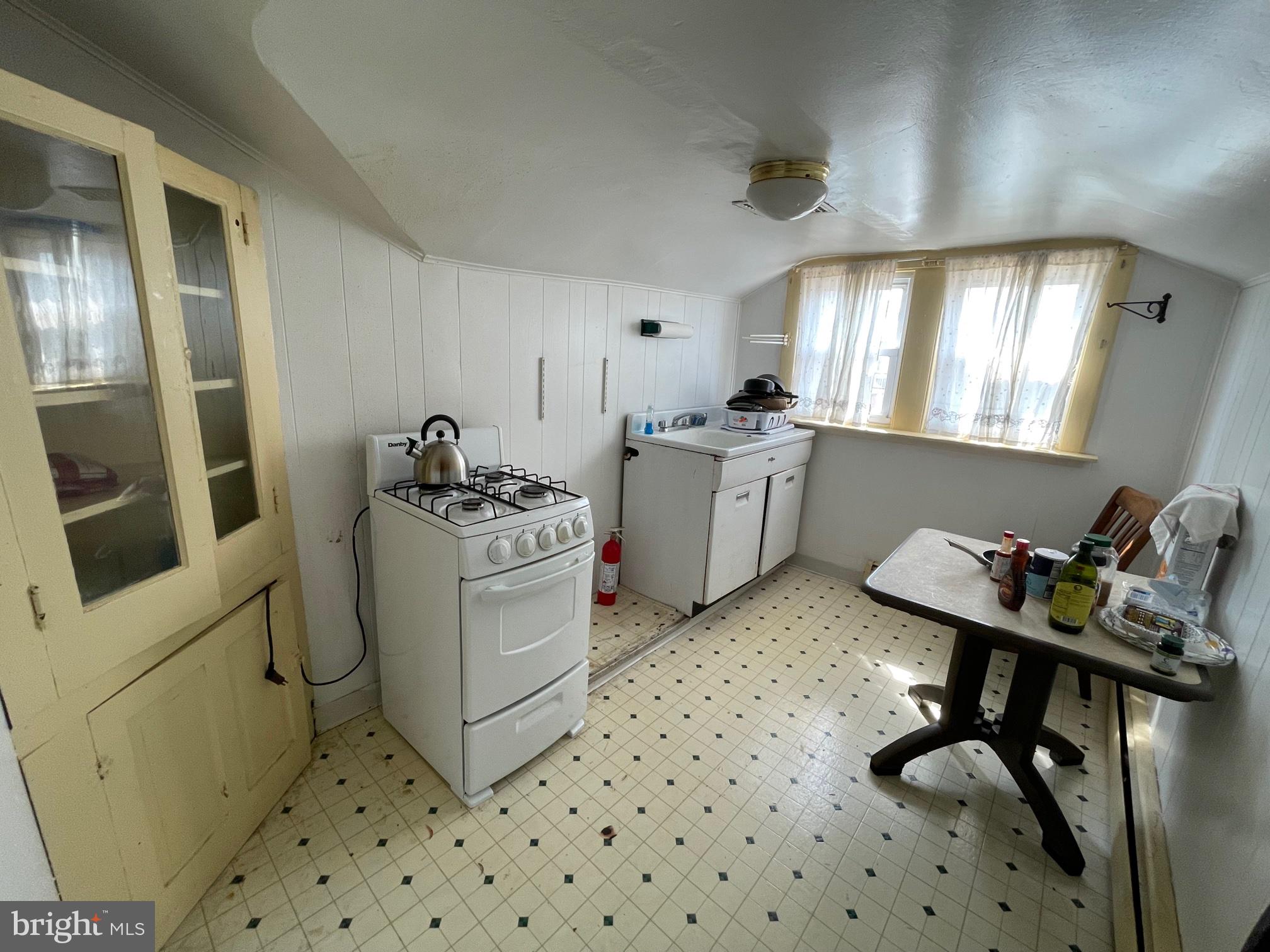 9 Beechwood Road Brookhaven, PA 19015 - Photo 8 of 20 2ND FLOOR