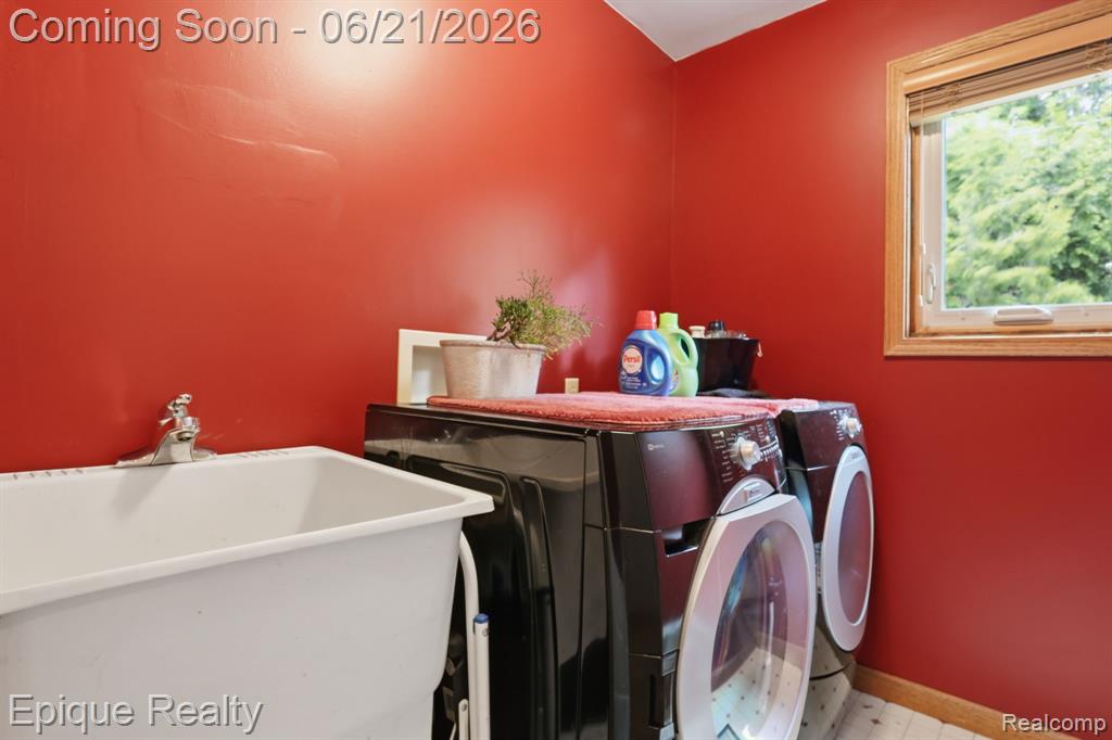 2348 Rochester Road Leonard, MI 48367 - Photo 15 of 31