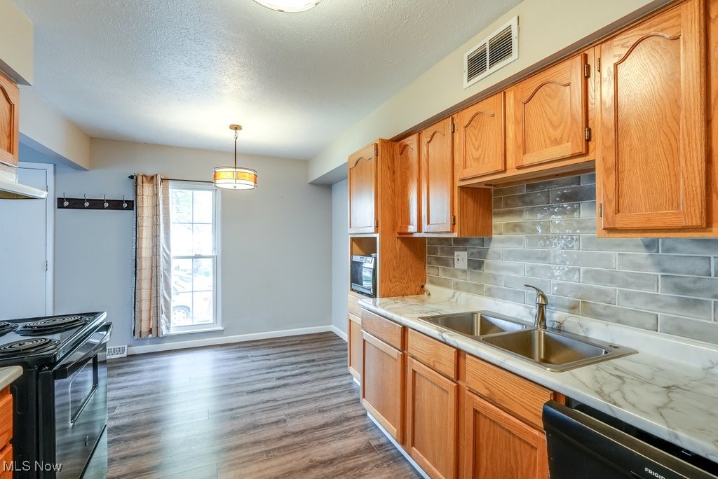 17414 Sheldon Road Brook Park, OH 44142 - Photo 13 of 25 Beautiful newer tile backsplash