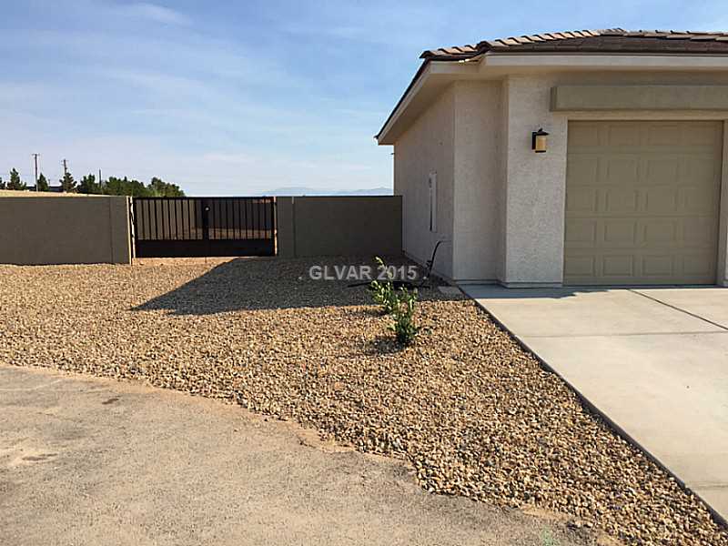 8355 South Lindell Road Las Vegas, NV 89139 - Photo 11 of 13 Facade/Exterior Front.