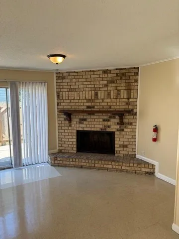 $1,650 | 802 Behrman Highway, Unit A, Gretna, LA 70056