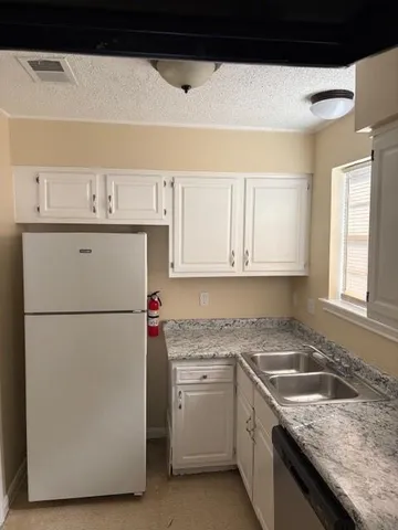 $1,650 | 802 Behrman Highway, Unit A, Gretna, LA 70056