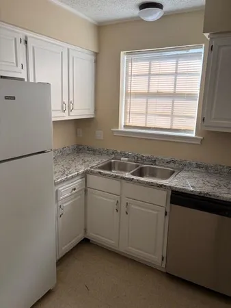 $1,500 | 802 Behrman Highway, Unit A, Gretna, LA 70056
