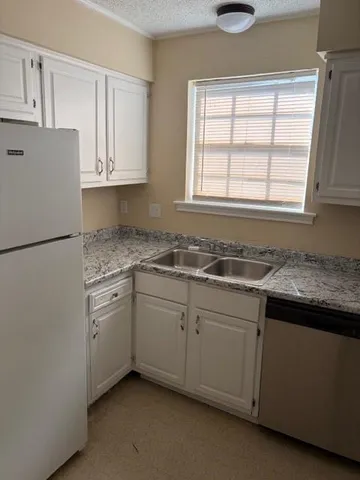 $1,650 | 802 Behrman Highway, Unit A, Gretna, LA 70056