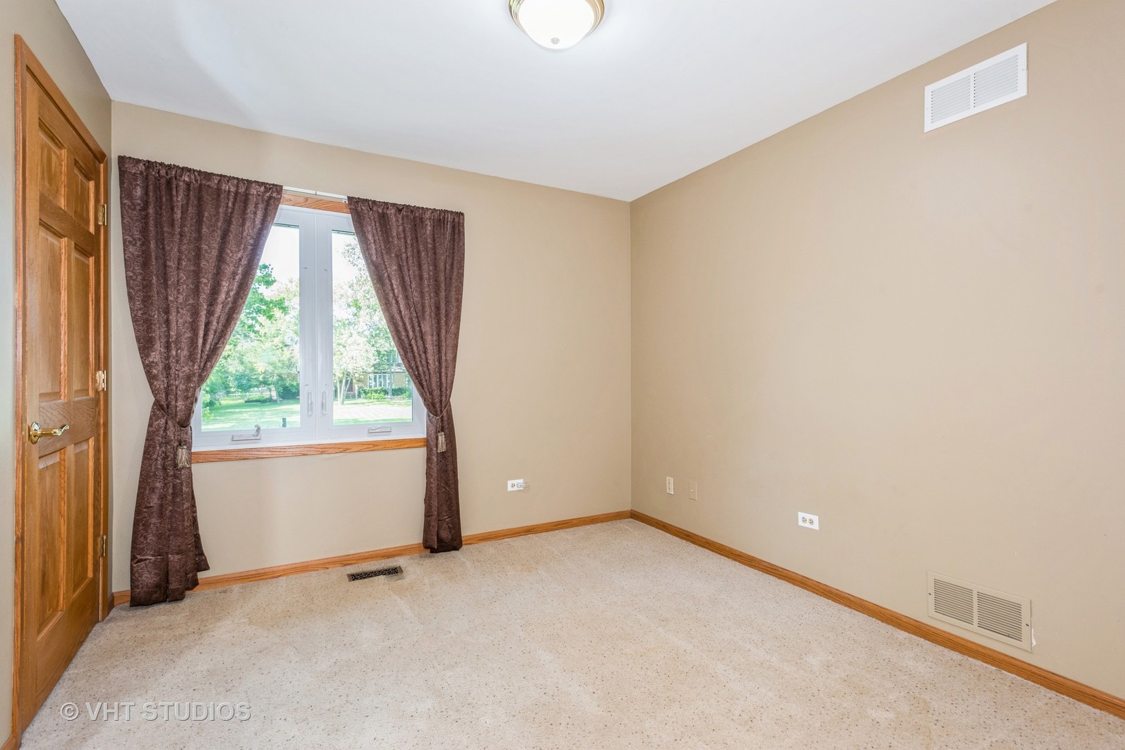17W347 Forestview Road Bensenville, IL 60106 - Photo 12 of 25 an empty room with windows