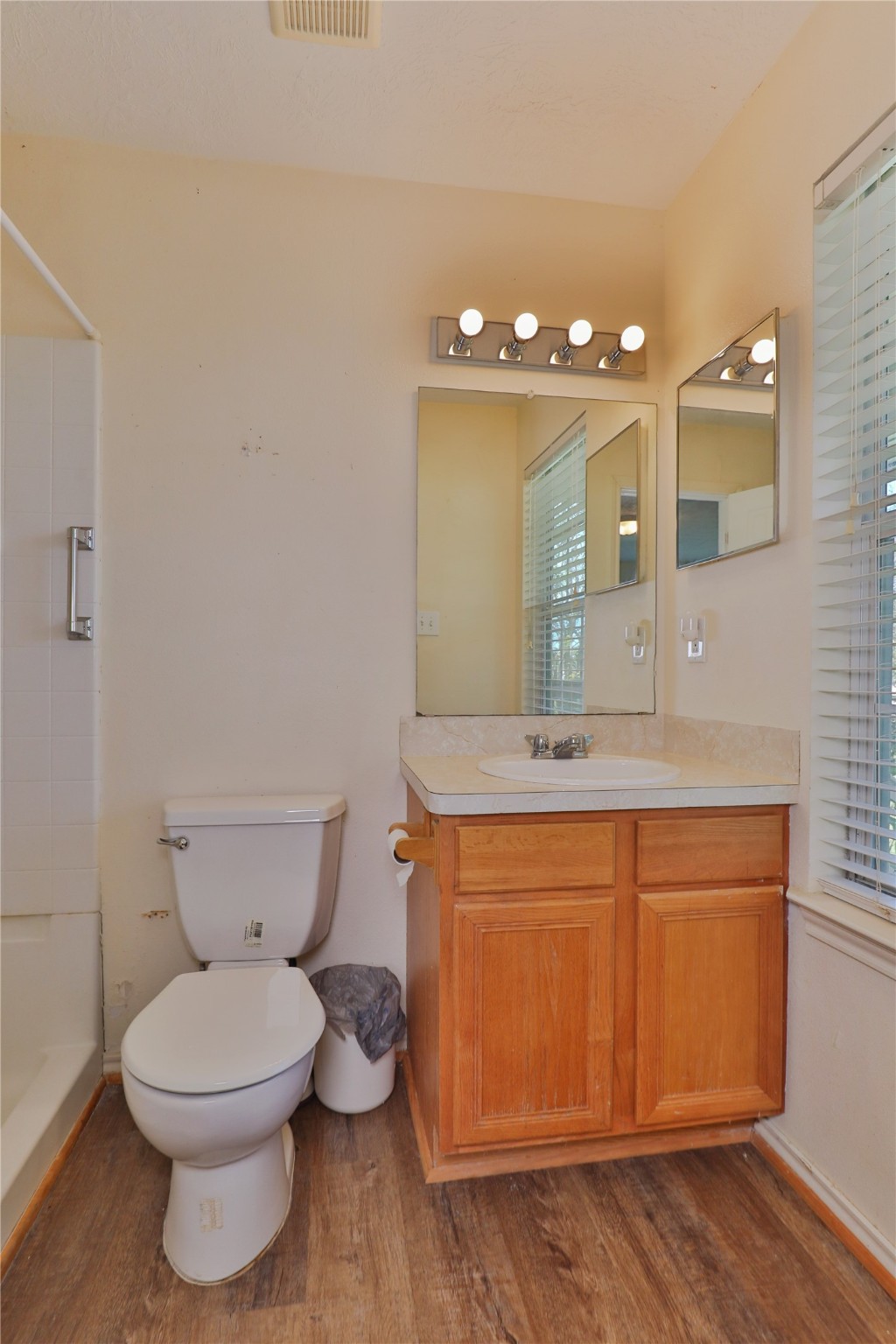 123 Robinson Road Oyster Creek, TX 77541 - Photo 15 of 24