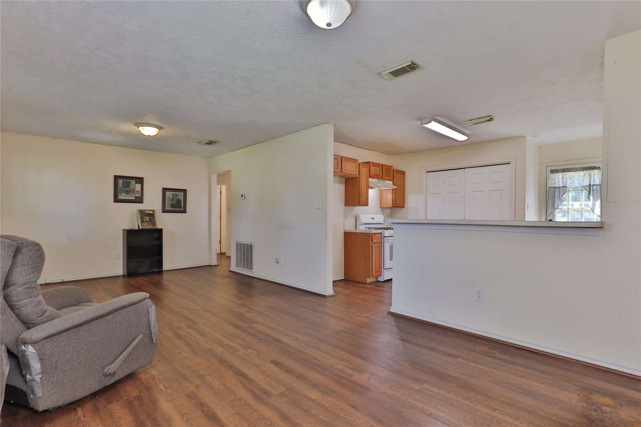 123 Robinson Road Oyster Creek, TX 77541 - Photo 5 of 24