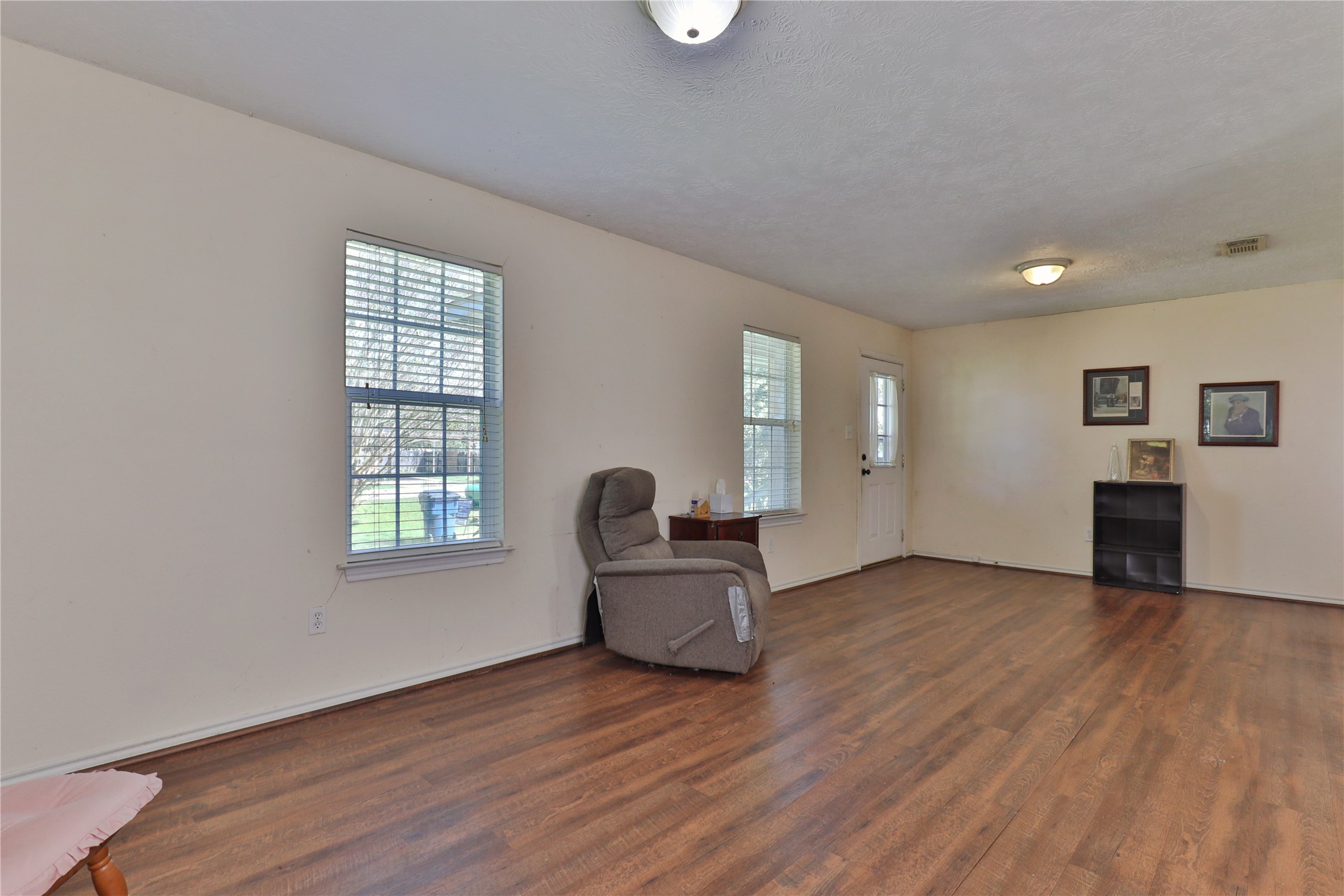 123 Robinson Road Oyster Creek, TX 77541 - Photo 6 of 24