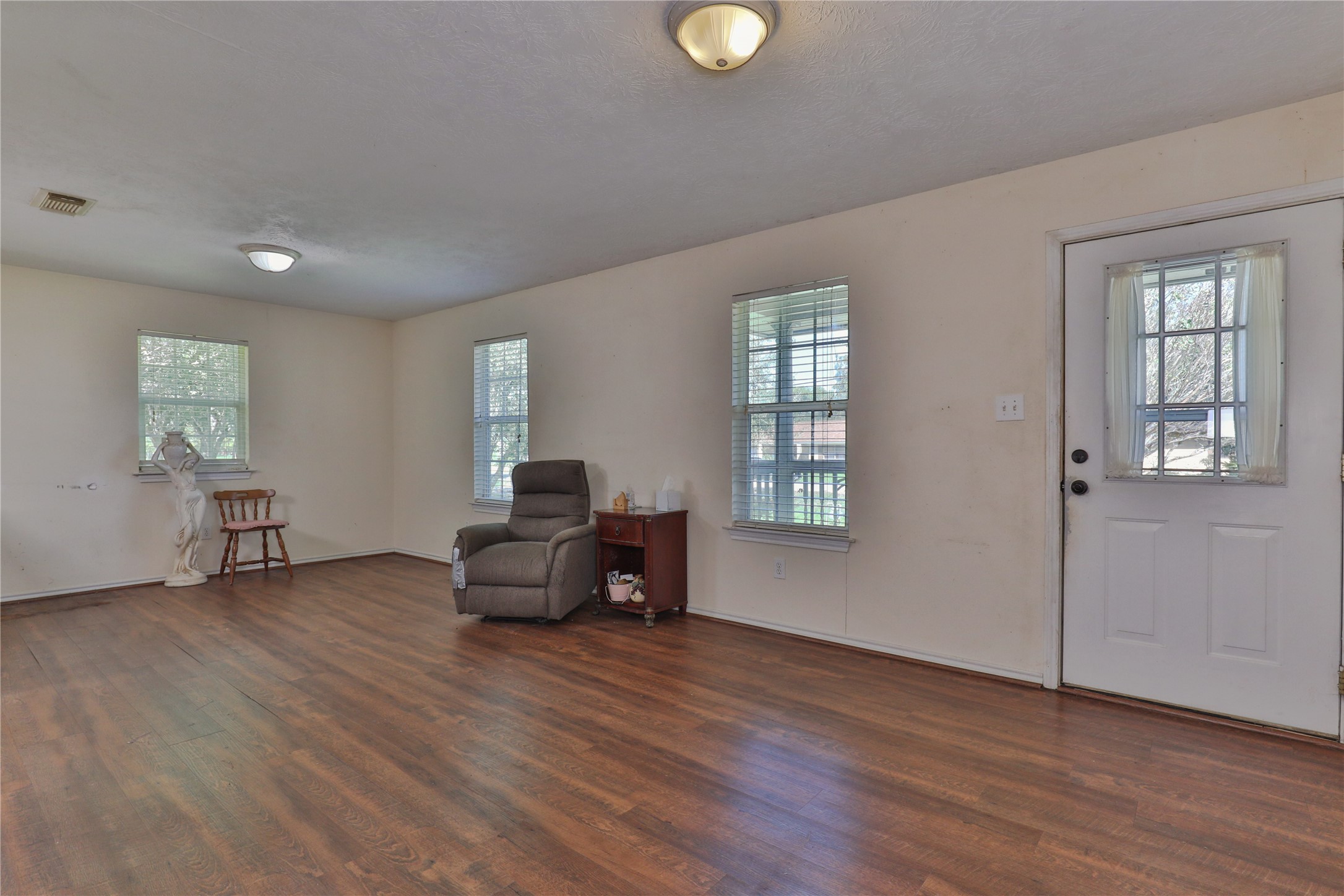 123 Robinson Road Oyster Creek, TX 77541 - Photo 7 of 24