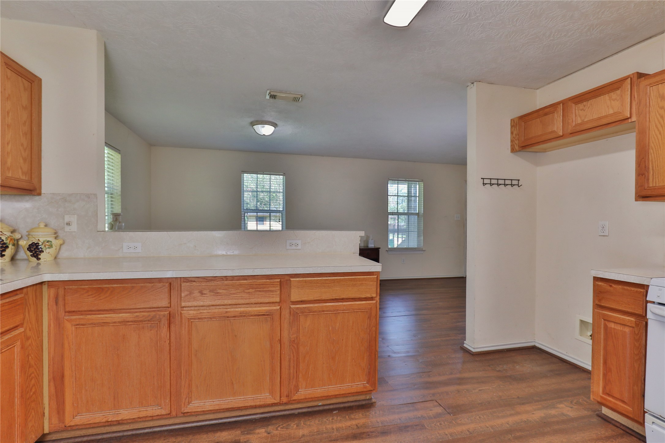 123 Robinson Road Oyster Creek, TX 77541 - Photo 9 of 24