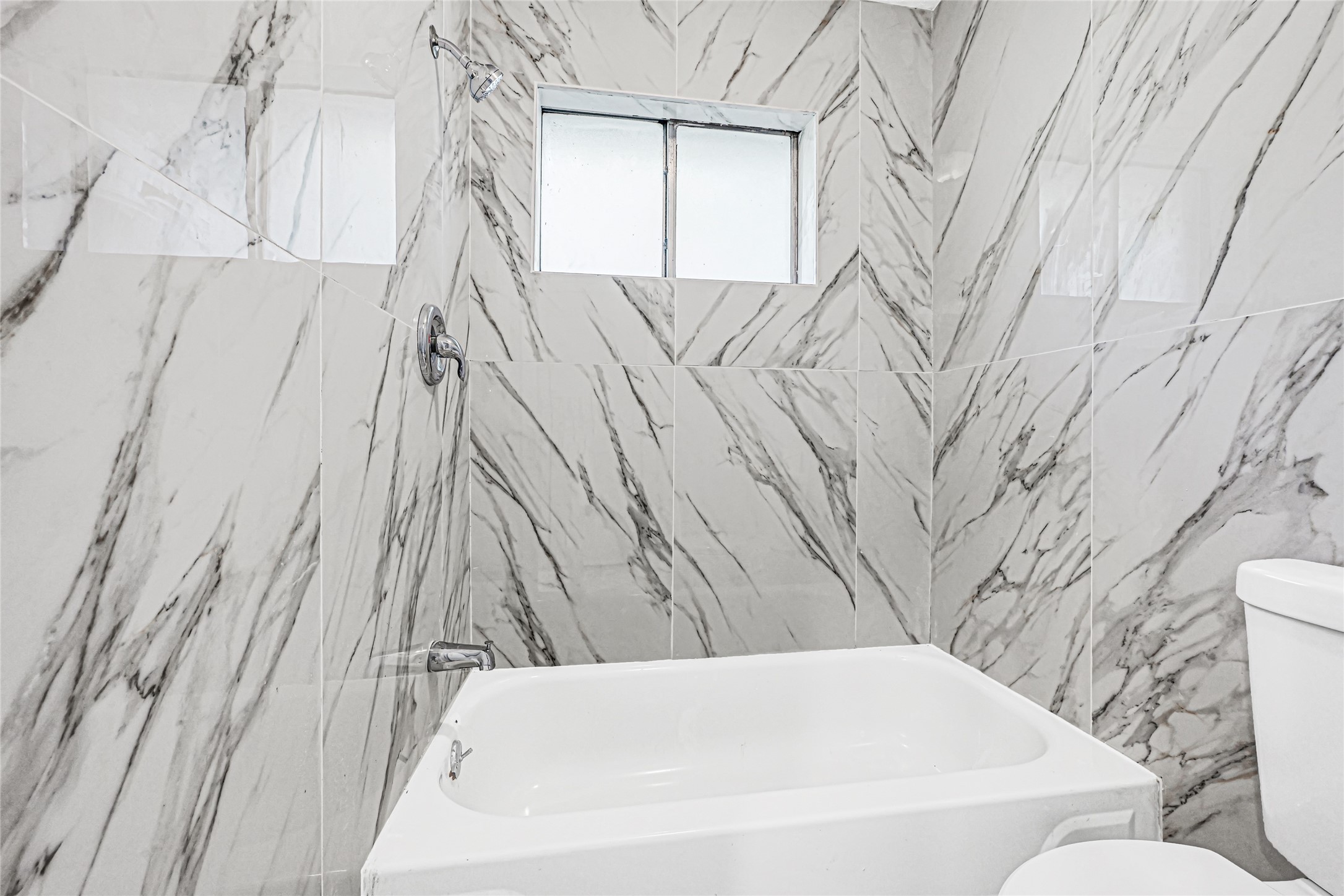10554 Quail Ridge Lane Sugar Land, TX 77498 - Photo 28 of 37 primary shower/tub combo