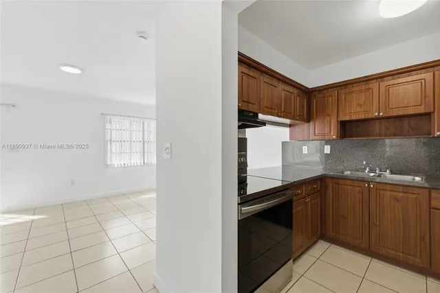 $2,700 | 624 Northwest 11th Street, Unit 624, Miami, FL 33136