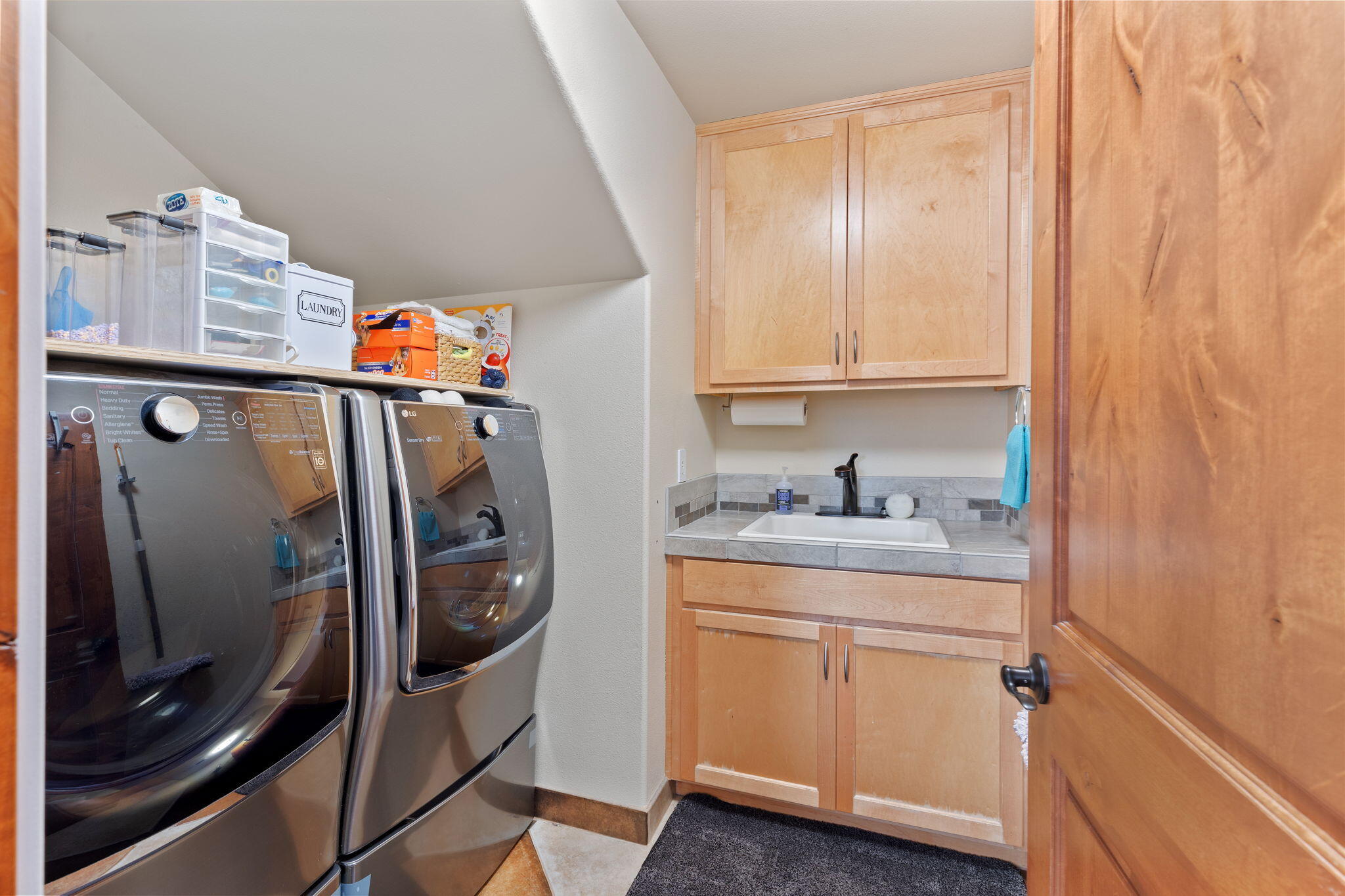 101 Cedar Ridge Terrace Rogue River, OR 97537 - Photo 31 of 36 Laundry Room